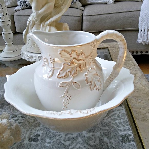 Boutique Other - FARMHOUSE Cottage Water PITCHER & Basin SET
